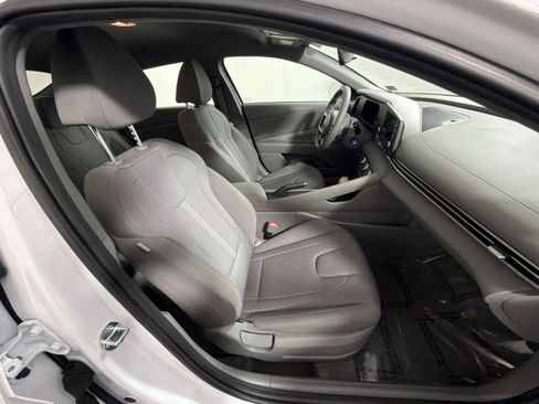 Used 2024 Hyundai Elantra SE image 25