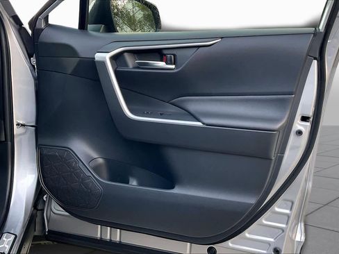 Used 2023 Toyota RAV4 XLE Premium image 20