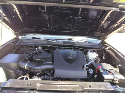 Used 2023 Toyota Tacoma TRD Off-Road AWD/4WD image 39