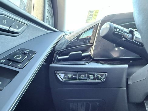 Used 2024 Kia Niro SX Touring image 13