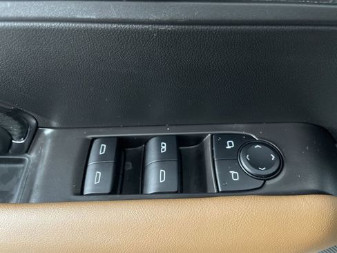 Used 2025 GMC Canyon AT4 image 23