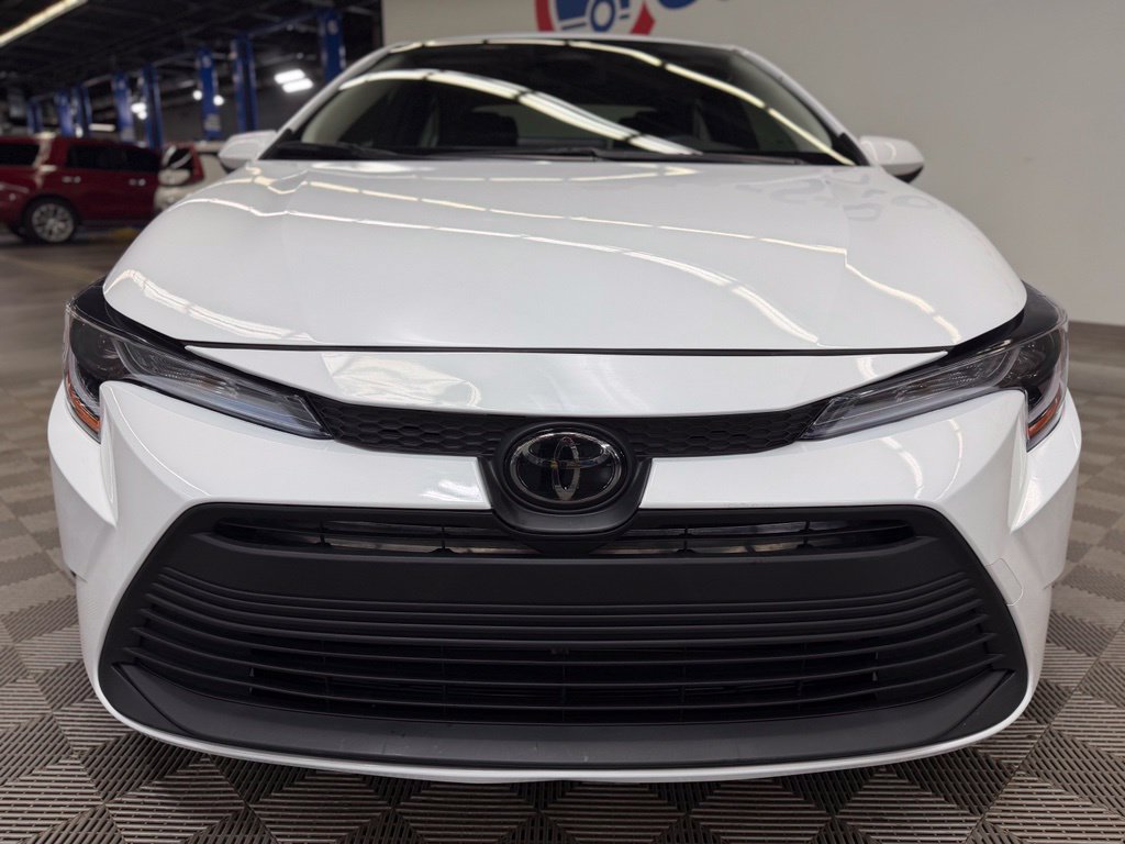 Used 2026 Toyota Corolla LE FWD image 2