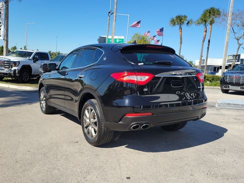 Used 2018 Maserati Levante image 7