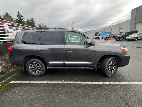 Used 2015 Toyota Land Cruiser image 6