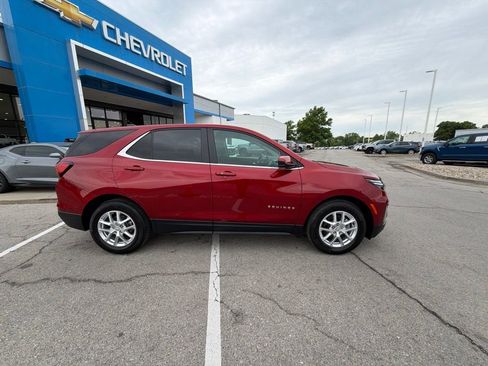 Used 2024 Chevrolet Equinox LT FWD image 2