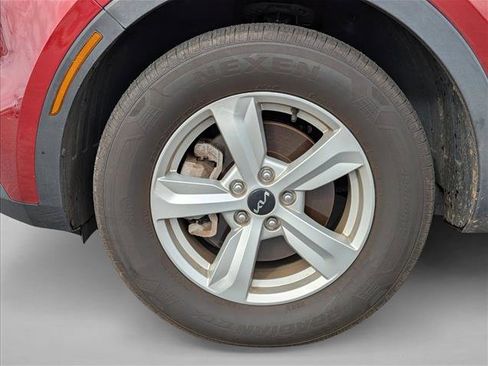 Used 2023 Kia Sorento LX image 6