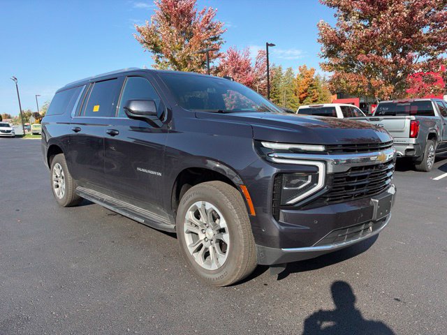 Used 2025 Chevrolet Suburban LS AWD/4WD image 4
