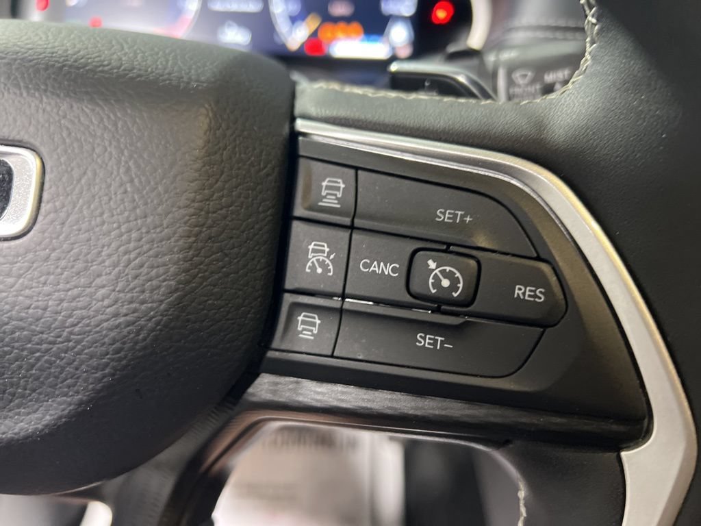 Used 2025 Jeep Grand Cherokee Altitude AWD/4WD image 25