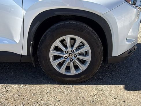 Used 2024 Toyota Grand Highlander XLE image 32
