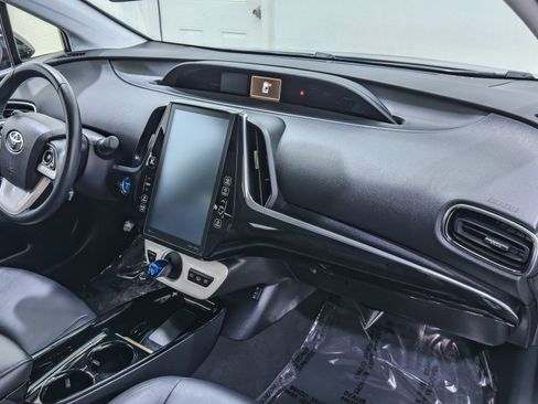 Used 2017 Toyota Prius Prime Premium image 21