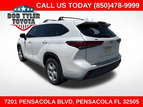 Used 2020 Toyota Highlander LE FWD image 1