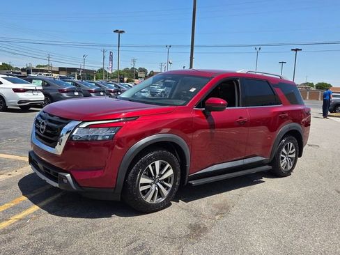Used 2022 Nissan Pathfinder SL AWD/4WD image 3