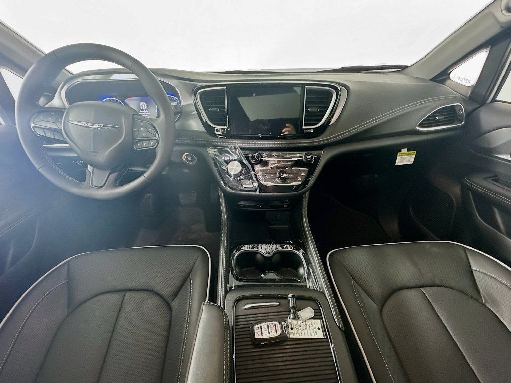 New 2026 Chrysler Pacifica Limited w/ Uconnect Theater Family Group FWD image 9