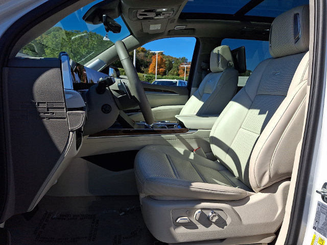 Used 2025 Cadillac Escalade Sport Platinum AWD/4WD image 13