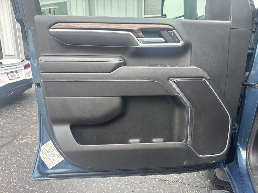 Used 2025 Chevrolet Silverado 3500 LT w/ Safety Package AWD/4WD image 13