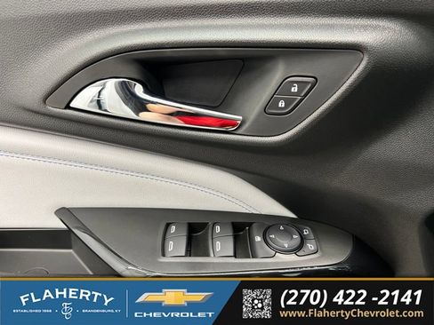 New 2026 Chevrolet Trax LT w/ LT Convenience Package FWD image 21