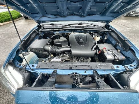 Used 2019 Toyota Tacoma SR5 AWD/4WD image 24