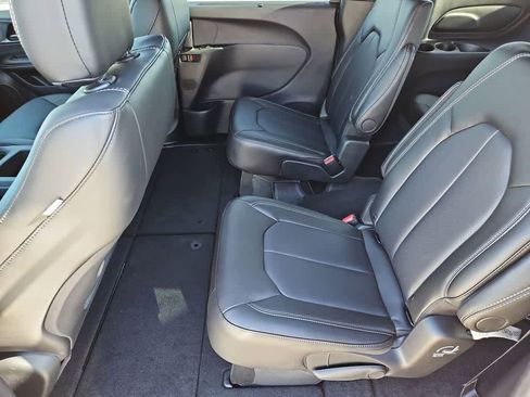 New 2026 Chrysler Pacifica Select image 20