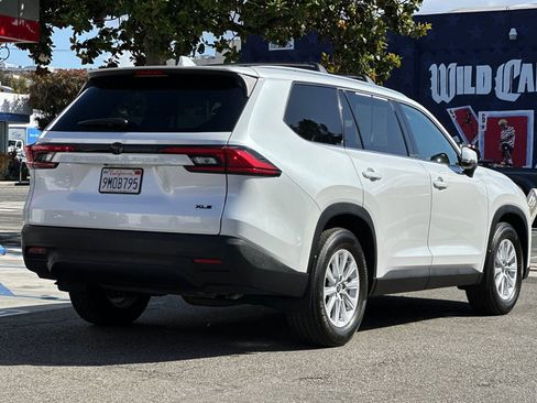 Certified 2024 Toyota Grand Highlander FWD image 4