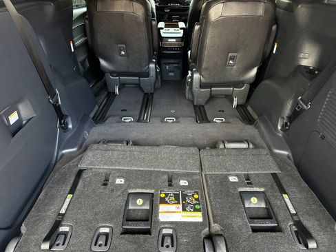 Used 2025 Toyota Sienna Platinum FWD image 15