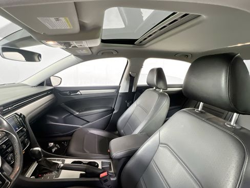 Used 2020 Volkswagen Passat 2.0T SE w/ Sunroof Package image 21