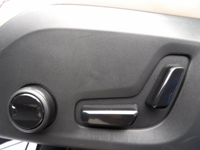 Certified 2026 Volvo XC60 B5 Plus AWD/4WD image 17
