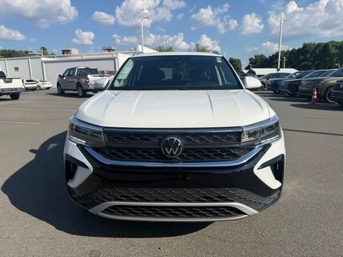 Certified 2023 Volkswagen Taos SE w/ Panoramic Sunroof Package FWD image 8