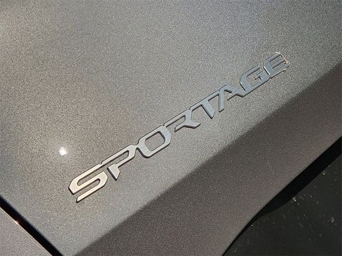 New 2025 Kia Sportage LX image 8