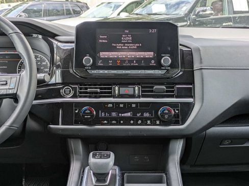 Used 2022 Nissan Pathfinder SV w/ SV Black Package FWD image 22