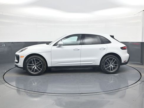 Used 2025 Porsche Macan AWD/4WD image 3