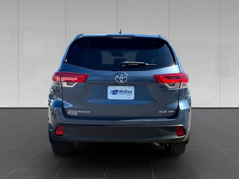 Used 2019 Toyota Highlander XLE AWD/4WD image 4