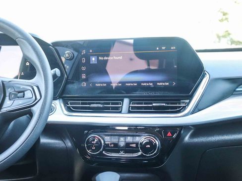 Used 2025 Chevrolet Trax LT FWD image 16