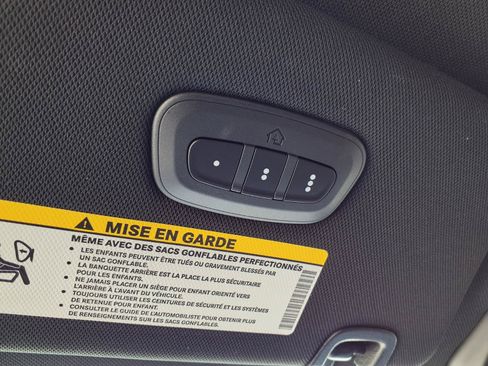 Used 2026 Chrysler Pacifica Limited FWD image 17