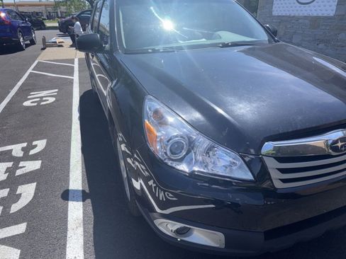 Used 2011 Subaru Outback 2.5i Premium w/ All-Weather Pkg AWD/4WD image 5