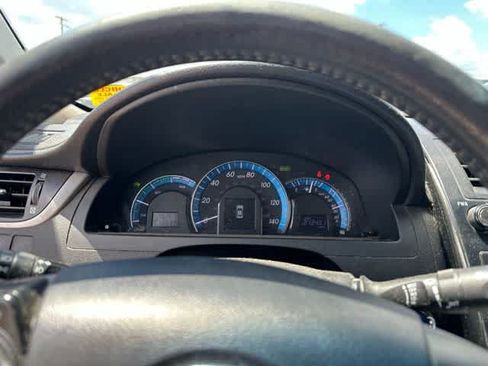 Used 2014 Toyota Camry SE w/ Moonroof Package FWD image 9