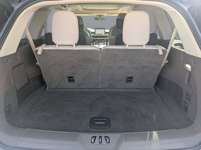Used 2021 Lincoln Aviator Reserve w/ Equipment Group 202A AWD/4WD image 12