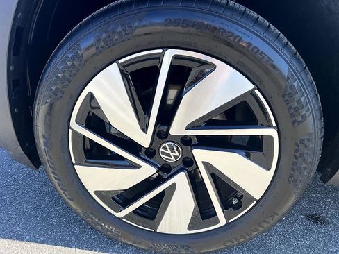 Used 2025 Volkswagen Atlas SE image 9