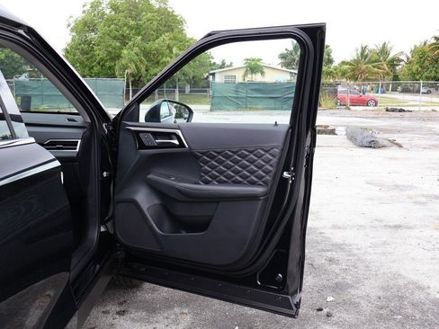 New 2025 Mitsubishi Outlander SEL image 28