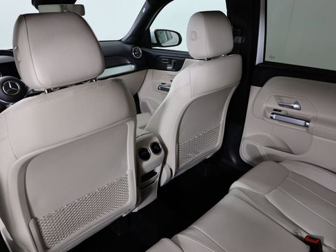 Used 2025 Mercedes-Benz GLB 250 4MATIC image 46