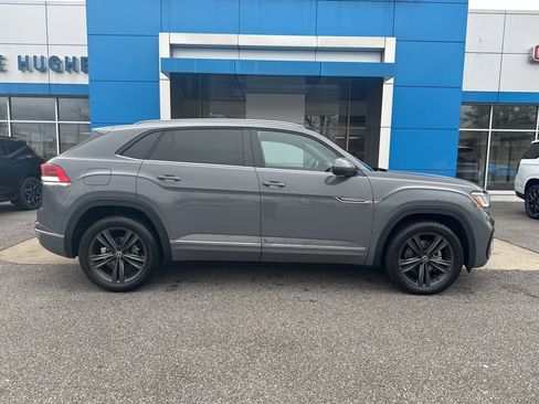 Used 2021 Volkswagen Atlas Cross Sport SE image 3