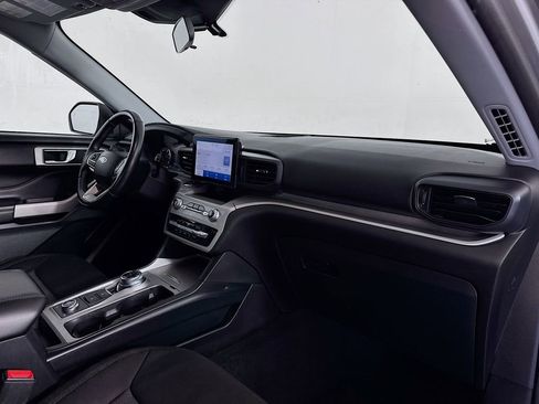 Used 2022 Ford Explorer XLT image 35