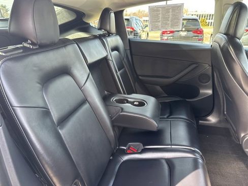 Used 2022 Tesla Model Y Long Range image 17