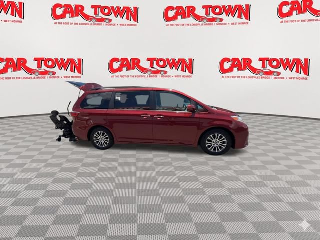 Used 2019 Toyota Sienna XLE FWD image 9