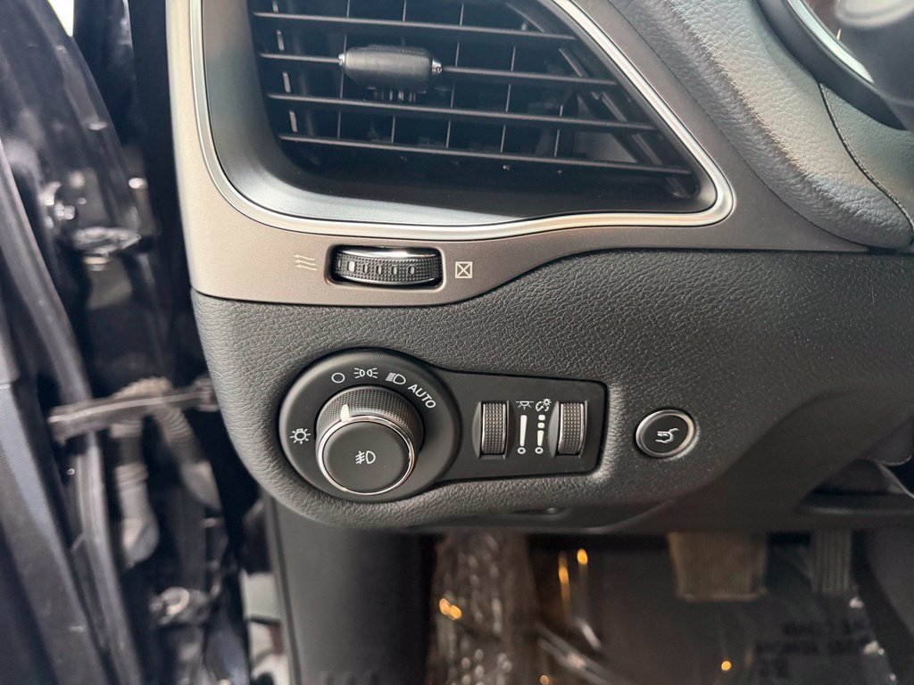 Used 2022 Jeep Cherokee Latitude Lux AWD/4WD image 17