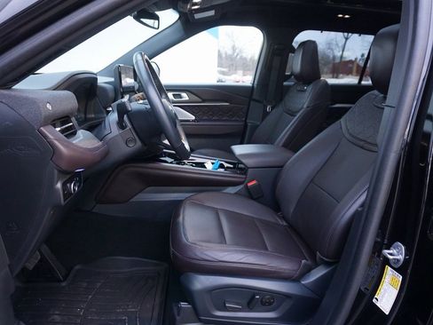 Used 2025 Ford Explorer Platinum w/ Ultimate Package image 10