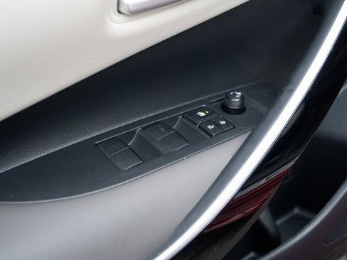 Used 2025 Toyota Corolla XLE image 16