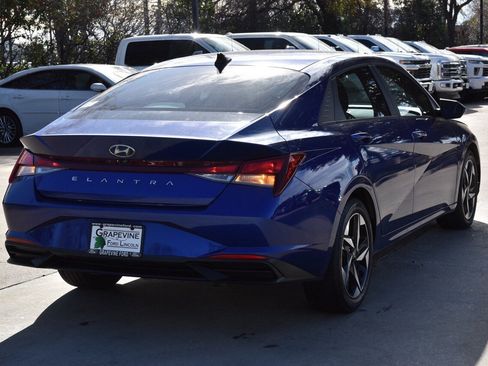 Used 2023 Hyundai Elantra SEL w/ Convenience Package image 8
