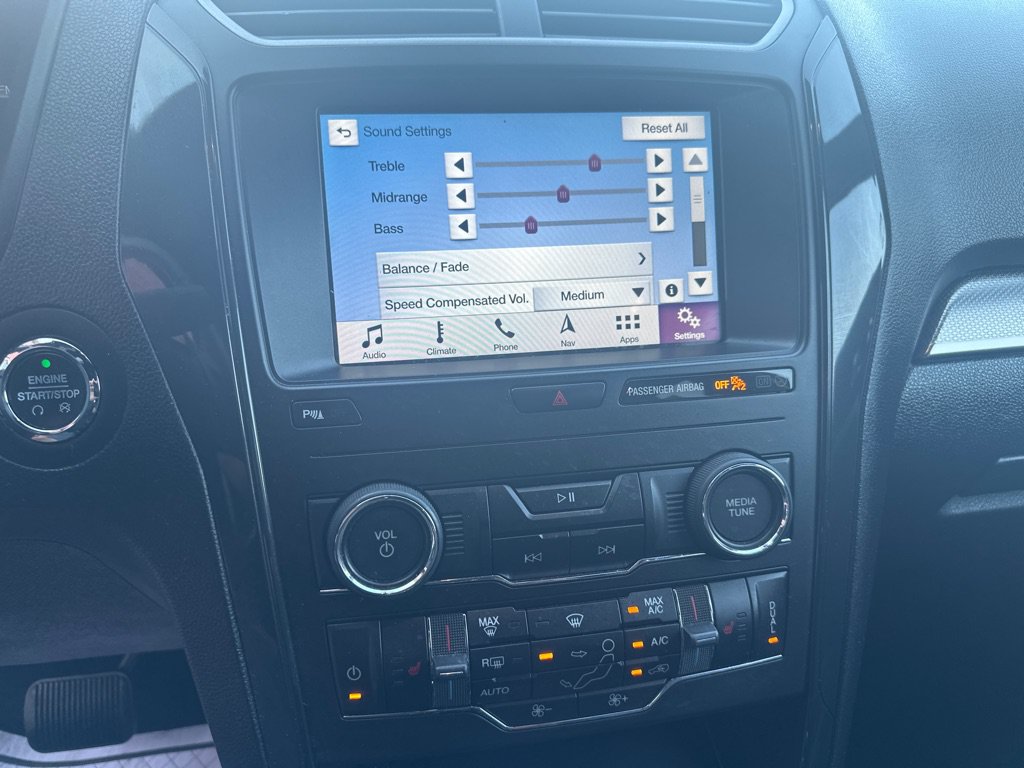 Used 2018 Ford Explorer XLT w/ Equipment Group 202A AWD/4WD image 24