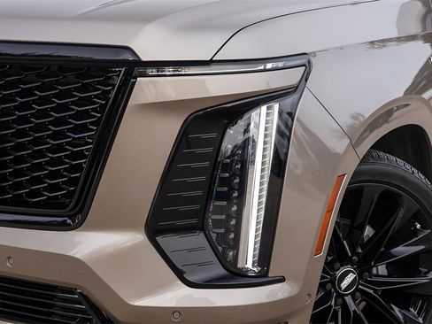 Used 2025 Cadillac Escalade Sport Platinum w/ LPO, ONYX Package image 33