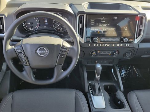 Certified 2025 Nissan Frontier SV w/ Tow Package image 4